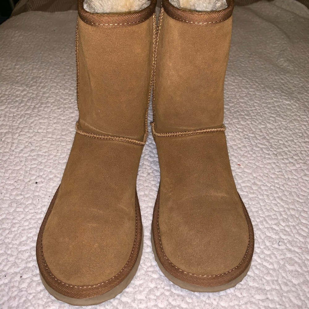 Tan boots - Picture 2 of 2